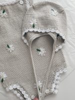 Baby girl romper and bonnet with flowers embroidery - Set of 2 - Photography props - Image 4