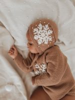 Merino Wool Baby Romper and Bonnet Set – Snowflake Outfit - Image 2