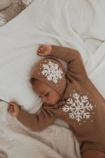 Merino Wool Baby Romper and Bonnet Set – Snowflake Outfit - Image 3