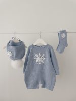 Long sleeve romper, bonnet and socks with snowflake embroidery - Set of 3 - Photo prop - Image 3